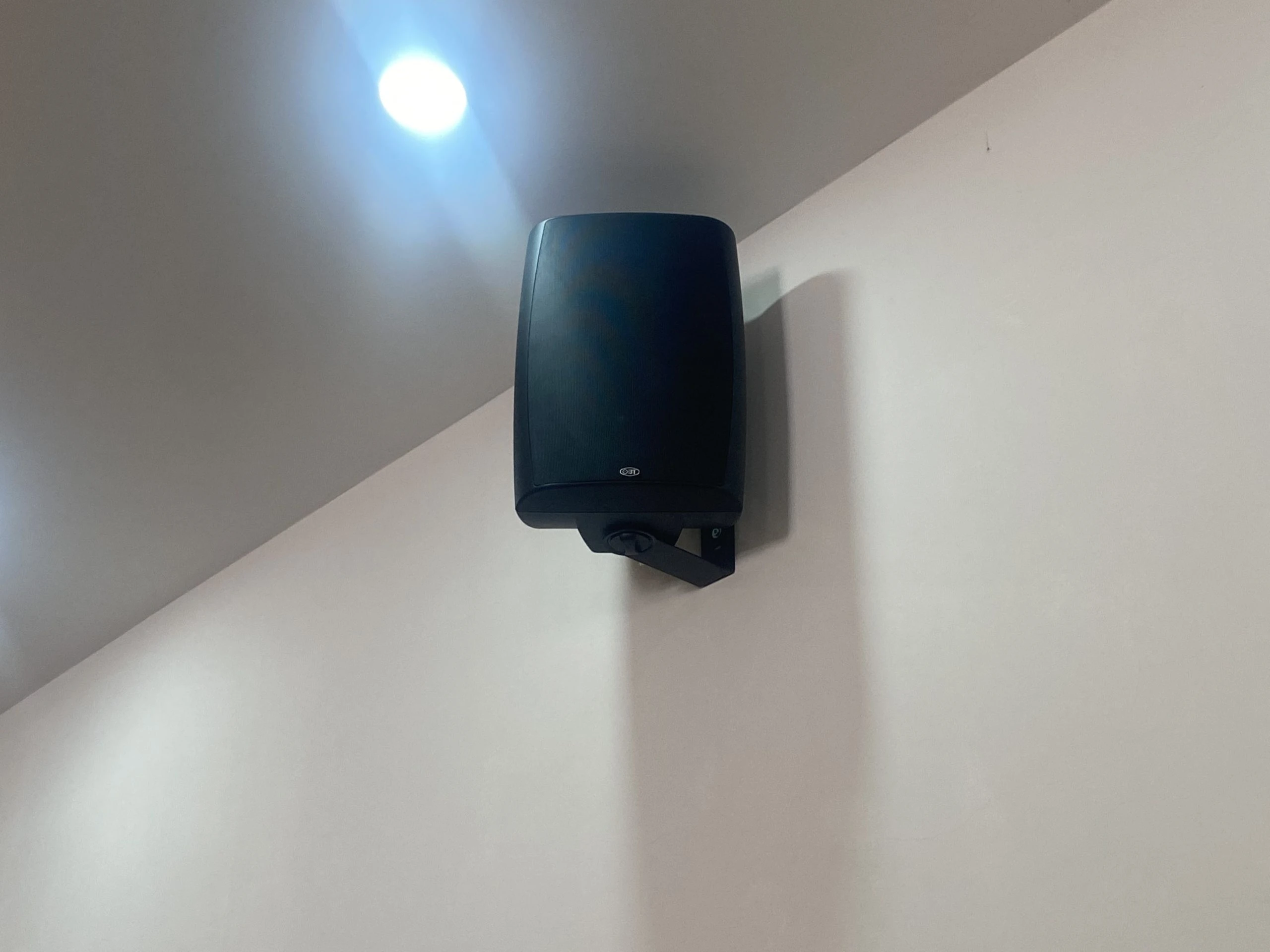 Loa treo tường OBT-583 công suất 40W
